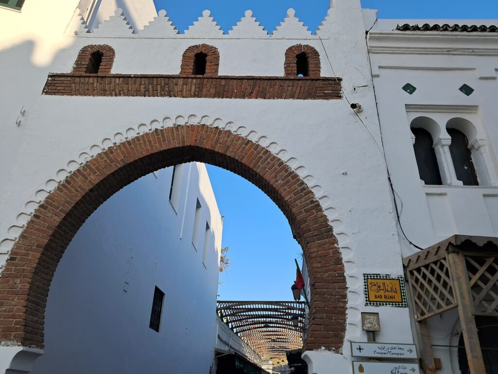 Bab er-Rouah gate into the white medina of Tetouan
